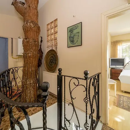 Holiday home House With Tree Inside Near Sea In Maltepe *