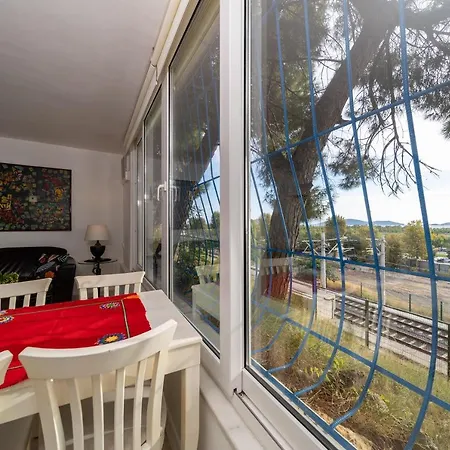 Holiday home House With Tree Inside Near Sea In Maltepe *
