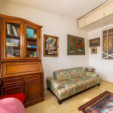 House With Tree Inside Near Sea In Maltepe Holiday home Istanbul