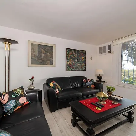 Holiday home House With Tree Inside Near Sea In Maltepe *